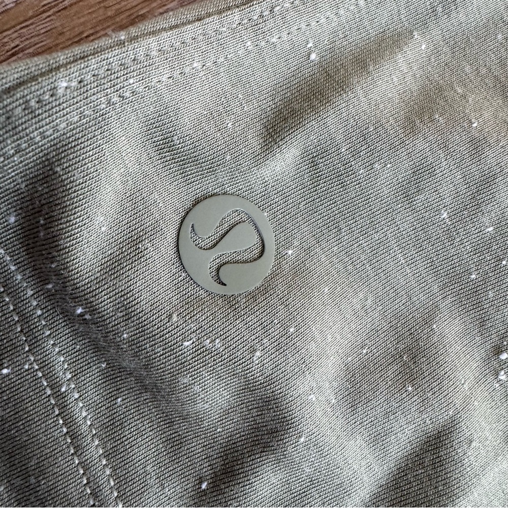 Lululemon Green Speckled T Shirt - Picture 6 of 6